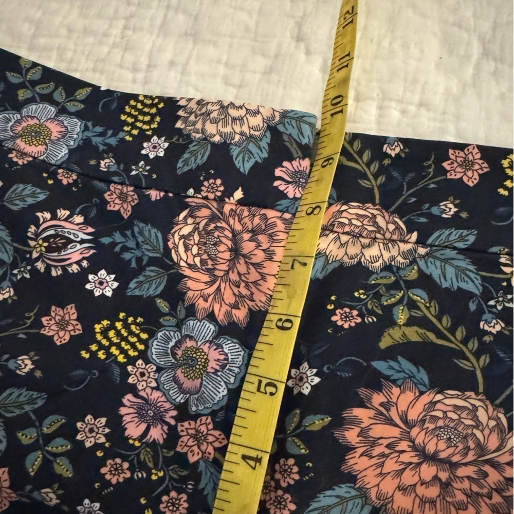 2 pair Loft shorts, size 6 EUC one pink with patch pockets & navy floral Riveria - Picture 14 of 16